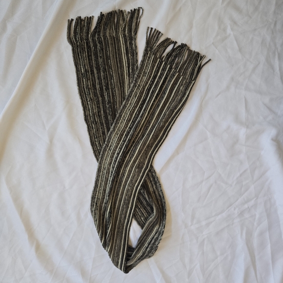 Pierre Cardin Acrylic Striped Fringed Tight Knit Scarf 52 X 8 NEW - Picture 2 of 9